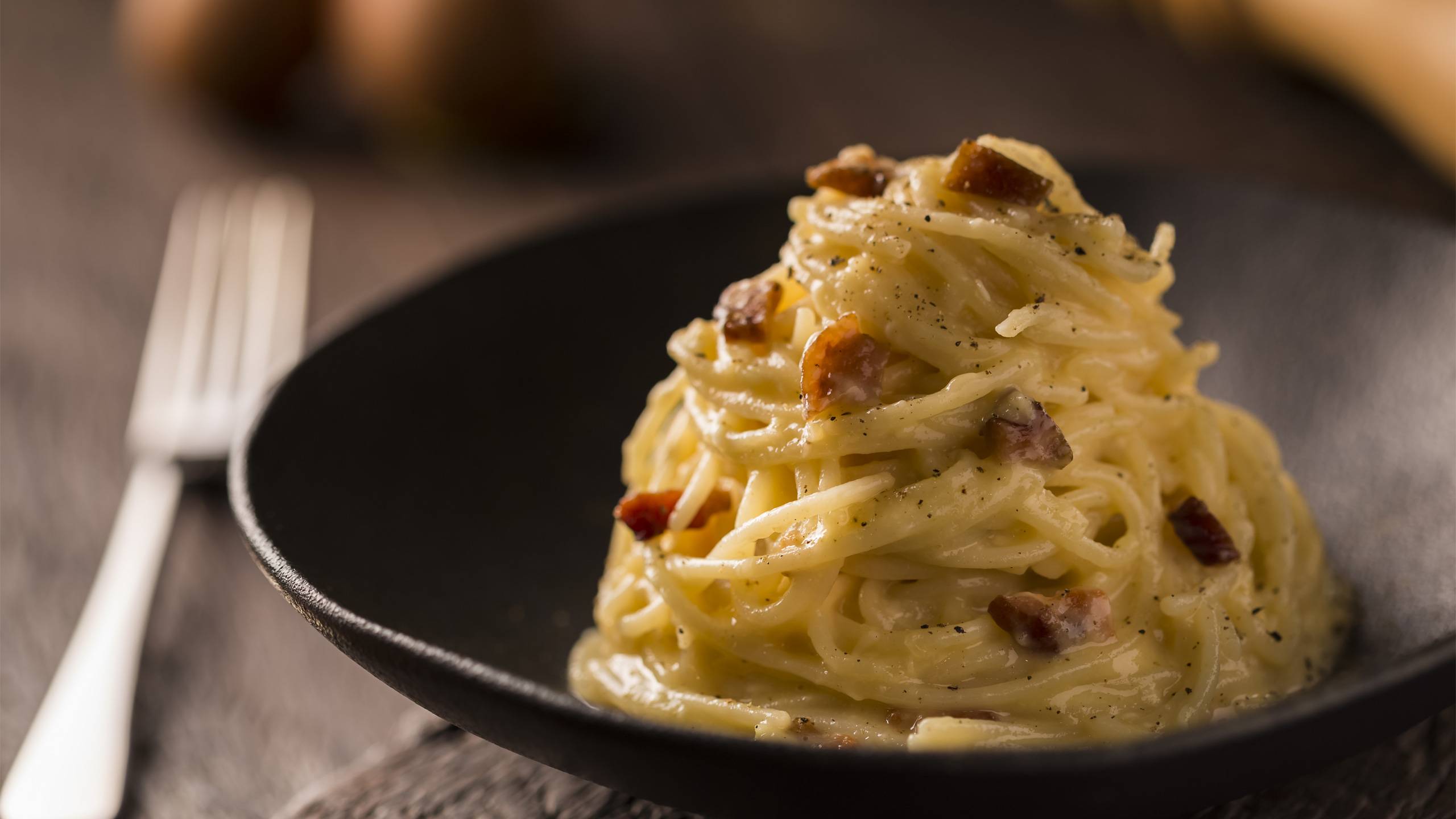 Dal-Bistroso-Trattoria-Romana-Garbatella-pasta-alla-carbonara-menu